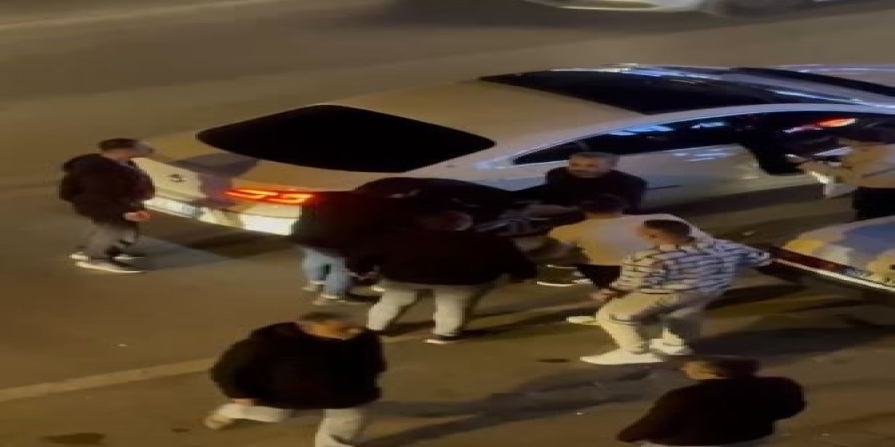 Antalya’da Trafikte Yumruk Ve Tekmeler Havada Uçuştu