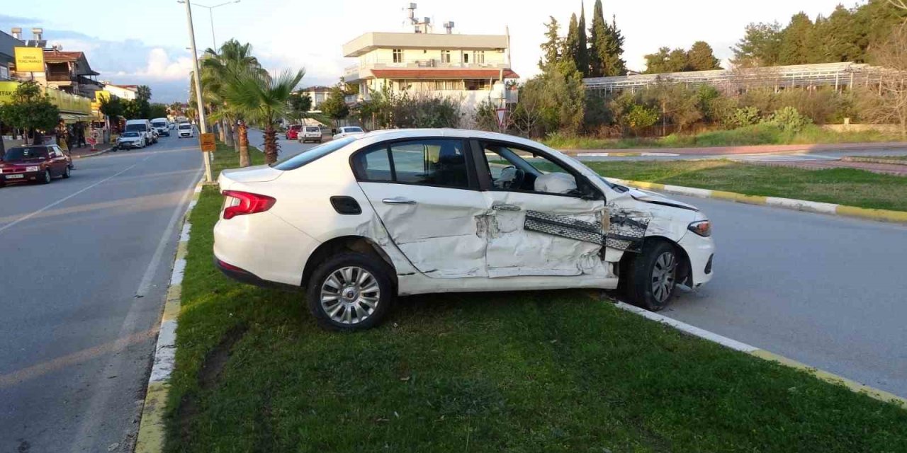 Kamyonun Çarptığı Otomobil, 50 Metre İleride Durabildi