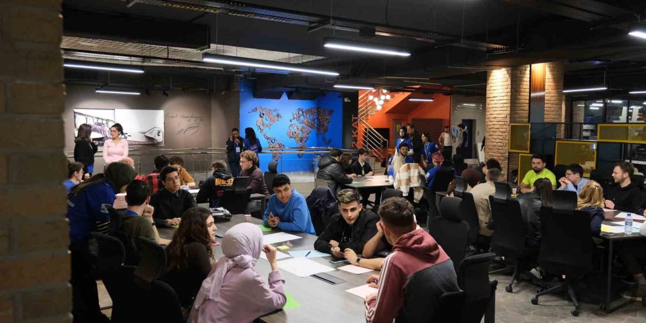 Kapsül Teknoloji Platformu 8 Ülkeden 50 Gence Girişimcilik Eğitimi Verdi