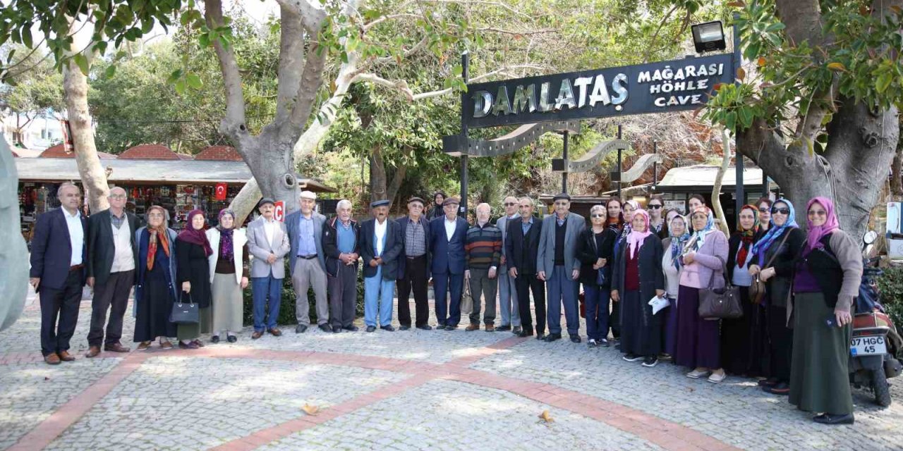 Alanya Belediyesi Yaşlıları Yemekte Ağırladı