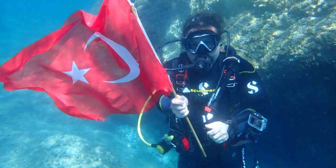 Eskişehirli Dalgıçlar 30 Metre Su Altında Çanakkale Zaferi’ni Kutladılar