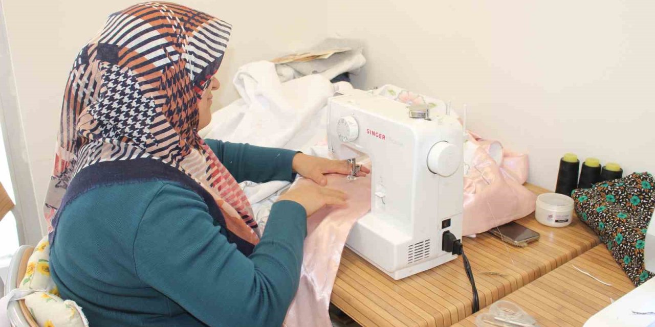 Korkuteli Dikiş Nakış Kursunda Çeyizlik Takımlar Hazırlanıyor