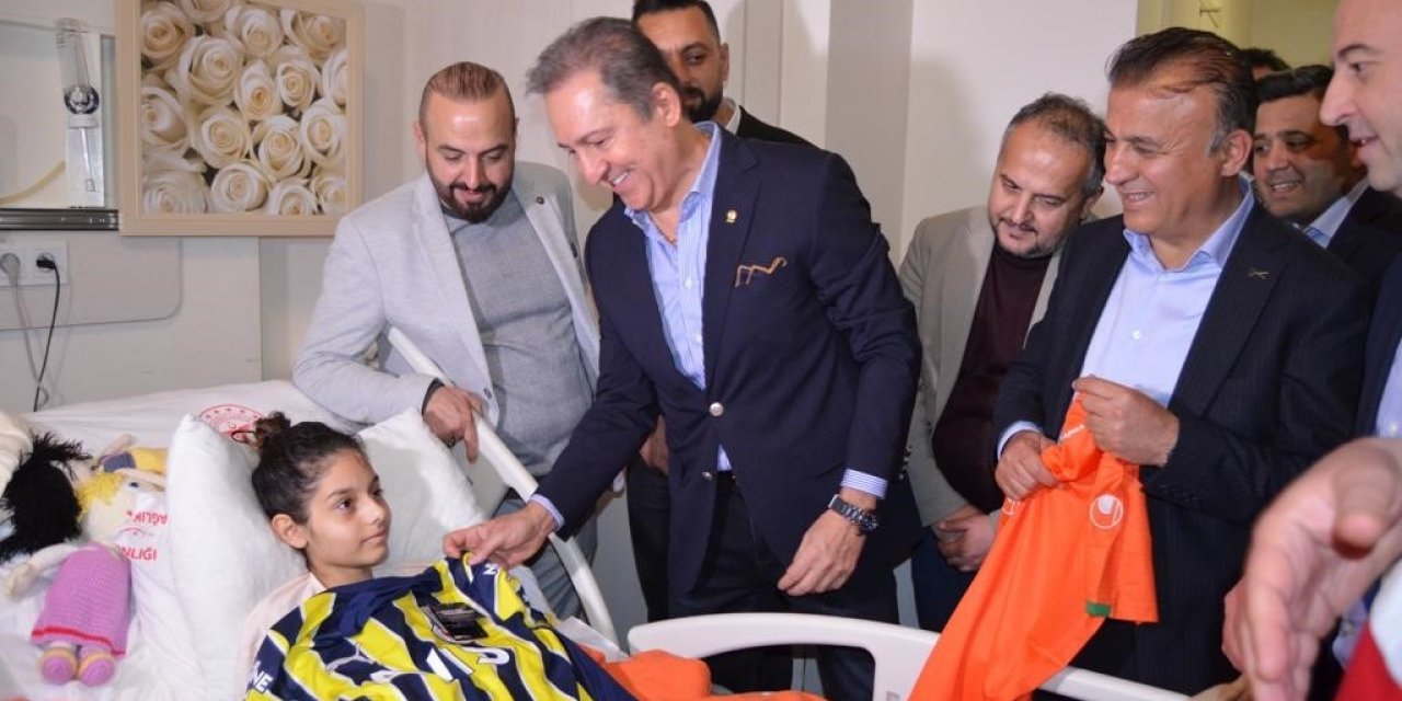 4 Gün Enkaz Altında Kaldı, Yağmurla Islanan Bez Parçasının Suyunu Sıkıp İçti