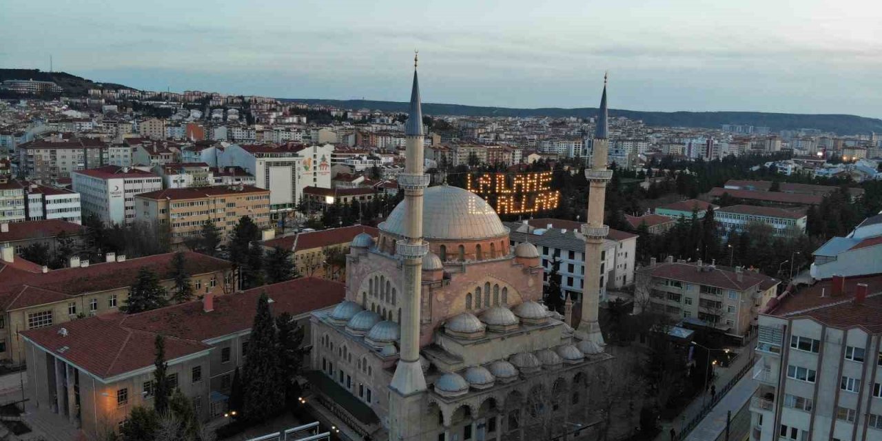 Kelime-i Tevhid’i İlmek İlmek 50 Metre Yükseğe Yazdılar