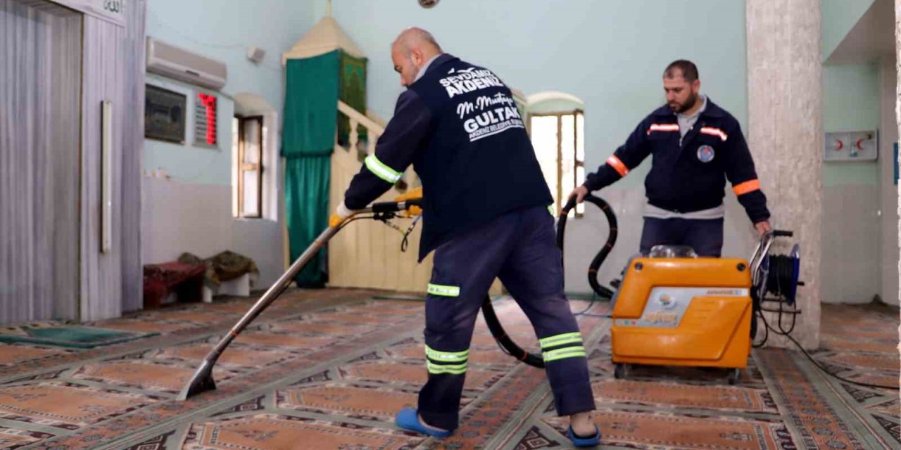 Akdeniz’de Camiler Ramazan Ayına Hazır