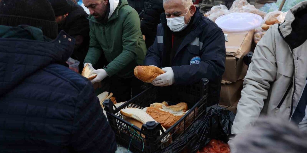 Kayseri Ve Kahramanmaraş’ta İftar Sofraları Büyükşehir’den