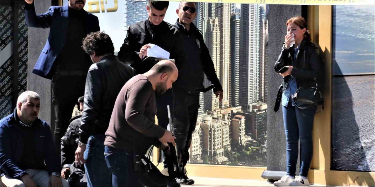 İş Yerinde Kurşun Yağmuruna Tutulan Kadının Katili Özel Ekiple Aranıyor