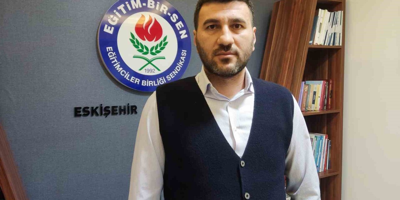 Başörtülü Depremzede Öğrencinin Okula Kaydedilmediği İddiası