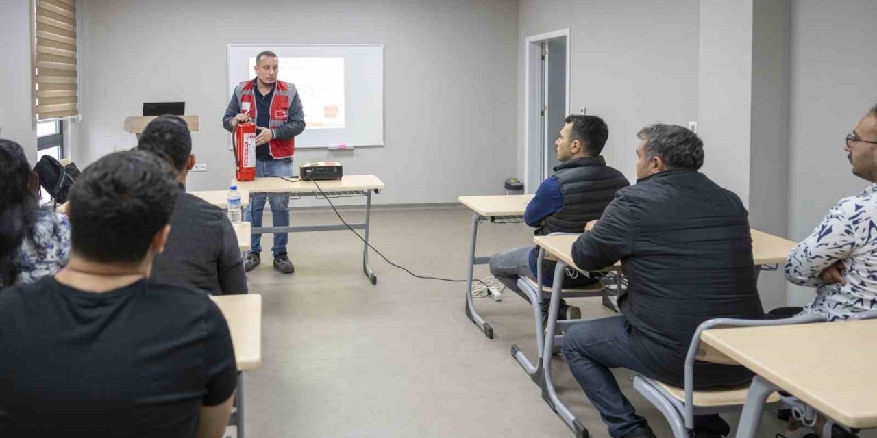 Hal Mercek’in İlk Kursiyerleri ’yetkin Şoför’ Sertifikalarını Aldı
