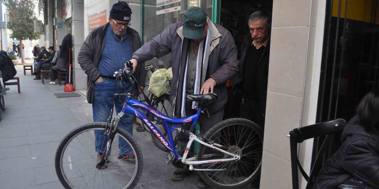 Bodrumdaki Bisikletler Çıkarıldı, Tamircilerin İşleri Arttı