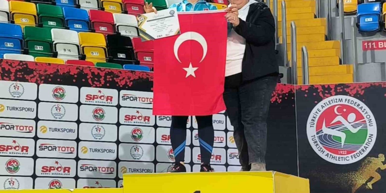 Tazelenme Üniversitesi Öğrencisi İstanbul’dan Madalya İle Döndü