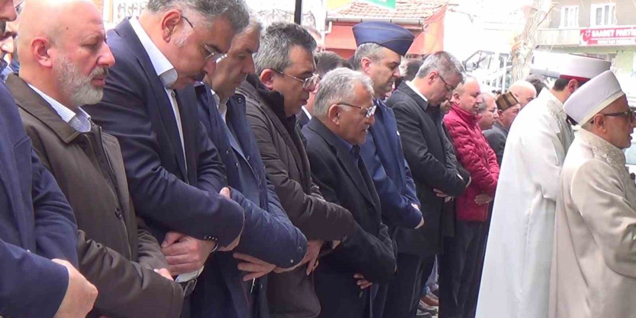 Başkan Büyükkılıç’ın Ablası Son Yolculuğuna Uğurlandı