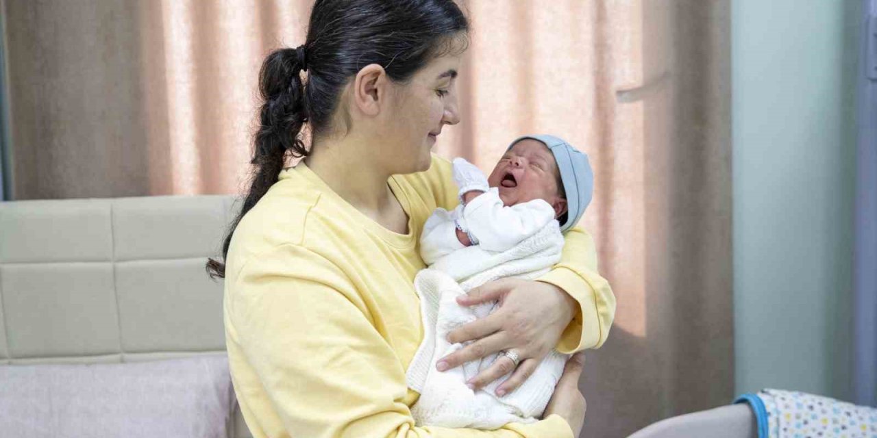 35 Haftalık Hamileyken Depreme Yakalandı, Haftalar Sonra Mersin’de Doğum Yaptı