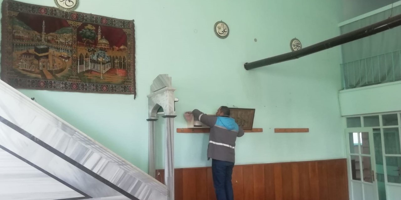 Melikgazi Belediyesi Ramazan Ayına Özel Camilerde Gül Suyuyla Temizlik Yaptı