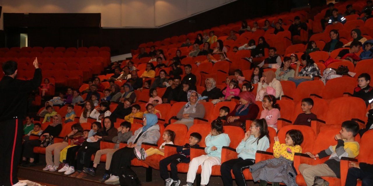 Depremzede Çocukların Yaraları Sanatla Sarılıyor