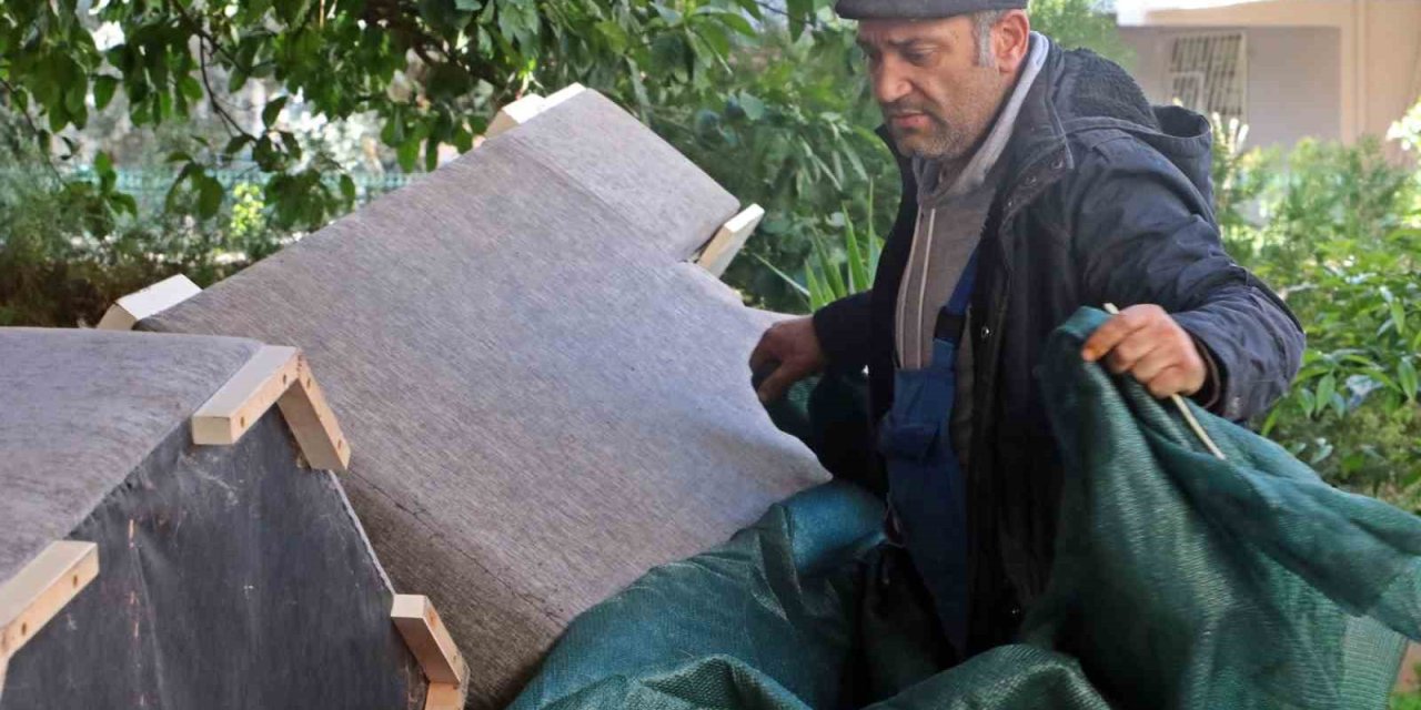 E-devlet’ten Gelen İhtarı Kontrol Etmedi, Ailesi Ve Eşyalarıyla Birlikte Evden Çıkartıldı