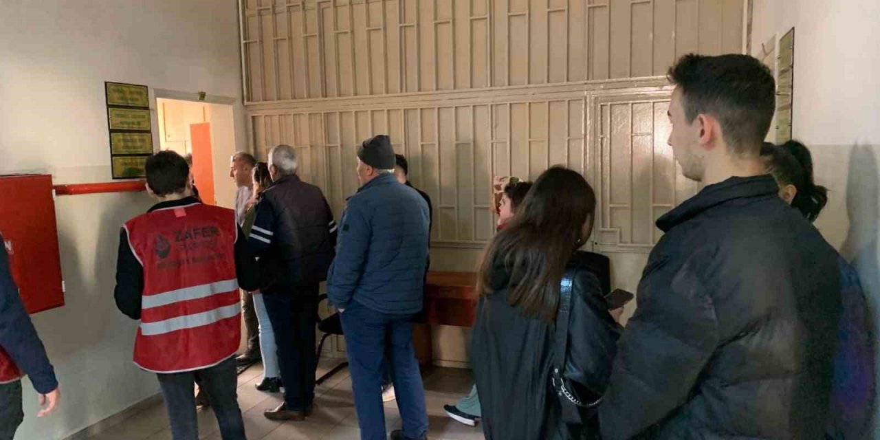 Eskişehir’de Seçim Kurullarında İmza Yarışı Sürüyor