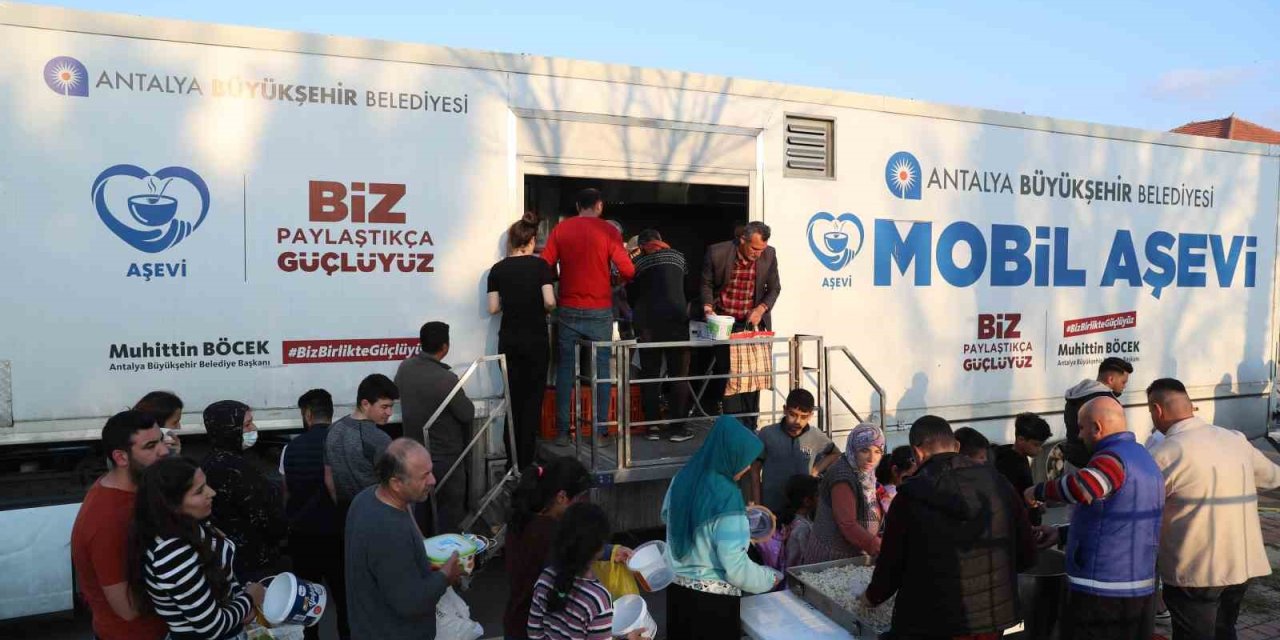 Büyükşehir’den Mahallelerde Sıcak Yemek Dağıtımı