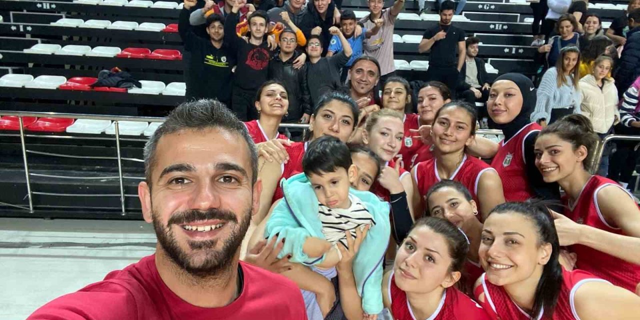 Kadın Voleybol Ligi’nde Şampiyon Manavgat Belediyespor