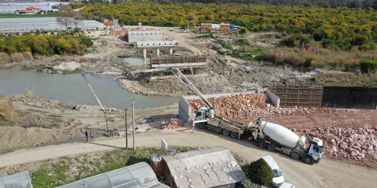 Patara Köprüsü Yapım Çalışmaları Devam Ediyor