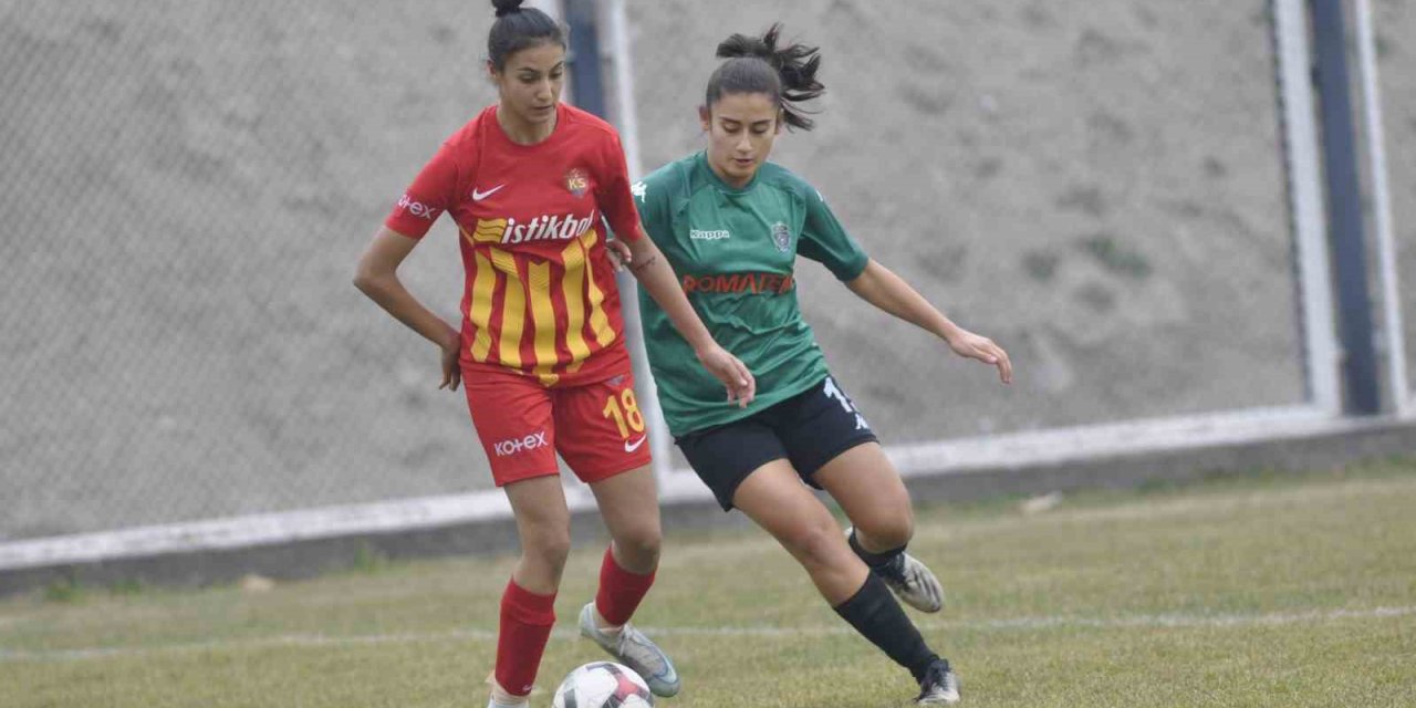 Zeynep Bilir Hat-trick Yaptı