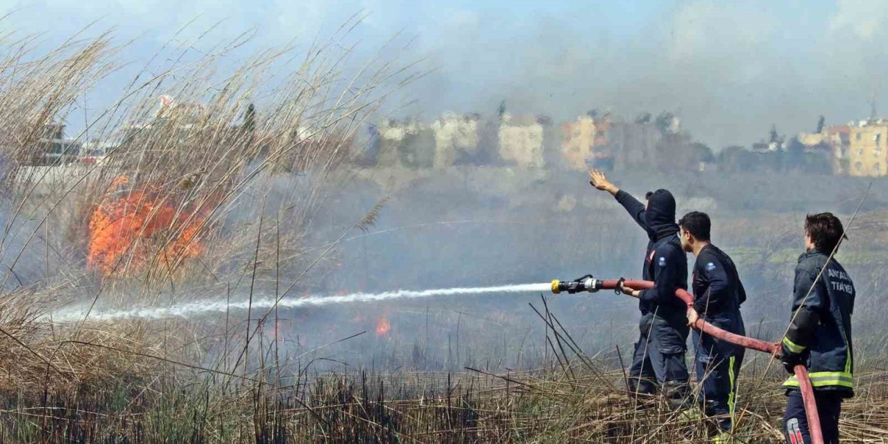Hem Oruca Hem Yangını Söndürmeye ’niyetliler’