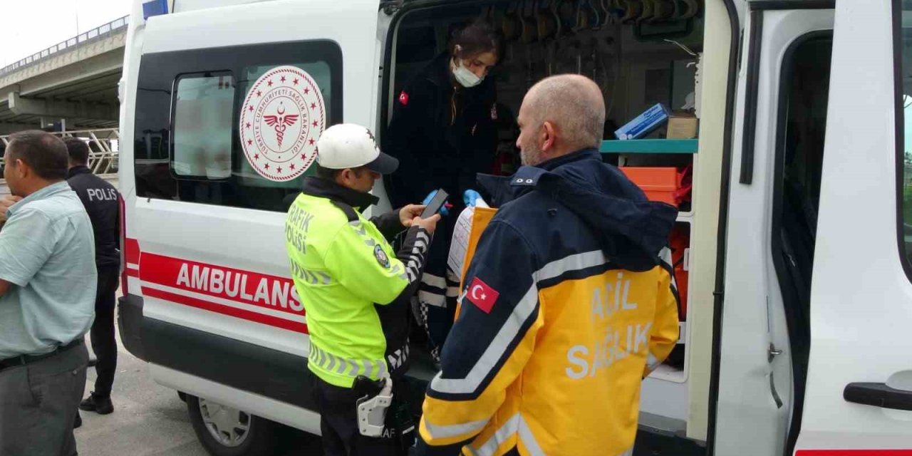 Kamyonet Otomobille Çarpıştı: 1 Yaralı