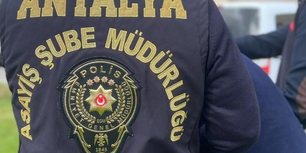 Antalya’da 145 Yıl Hapis Cezasıyla Aranan Şahıs, Dağ Evinde Saklanırken Yakalandı