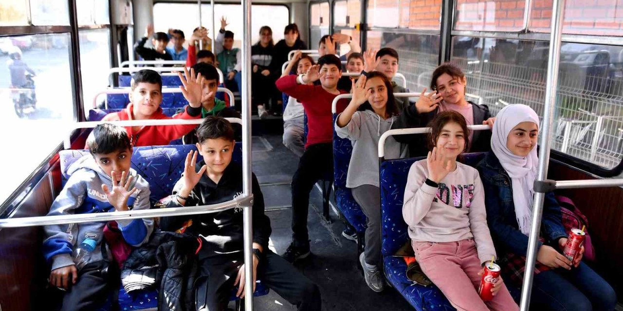 Mersin Büyükşehir Belediyesi ’minikbüs’ İle 2 Bin 830 Öğrenciye Ulaşmak İstiyor