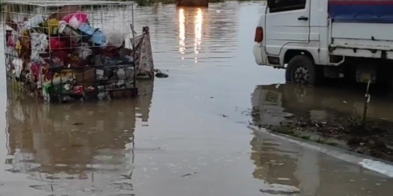 Patlayan Boru Mahalleyi Sular Altında Bıraktı, Kanalın Da İhata Duvarını Yıktı