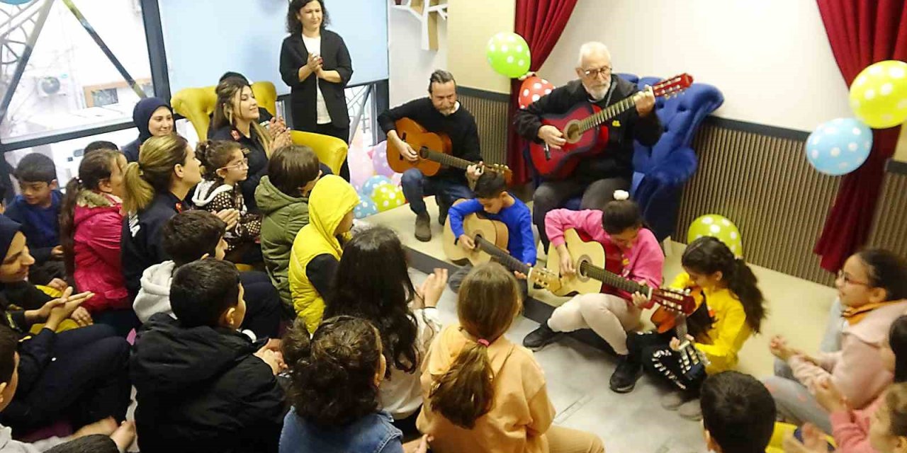 Mersin’de Depremzede Çocuklar Kütüphanede Moral Buldu