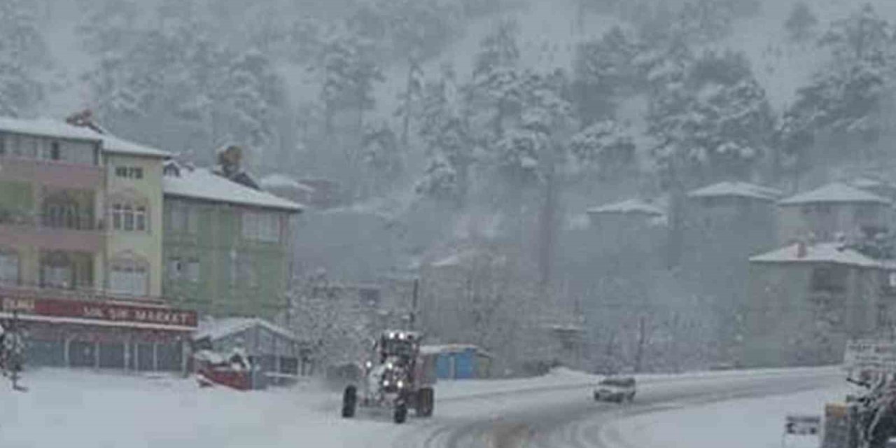 Sertavul Geçidi’nde Tipi Ve Sis Nedeniyle Zincirsiz Araçlara İzin Verilmiyor