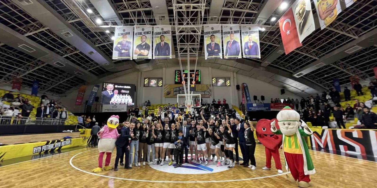 Tarsus Belediyesi Kadın Basketbol Takımı, Süper Lig’e Yükseldi