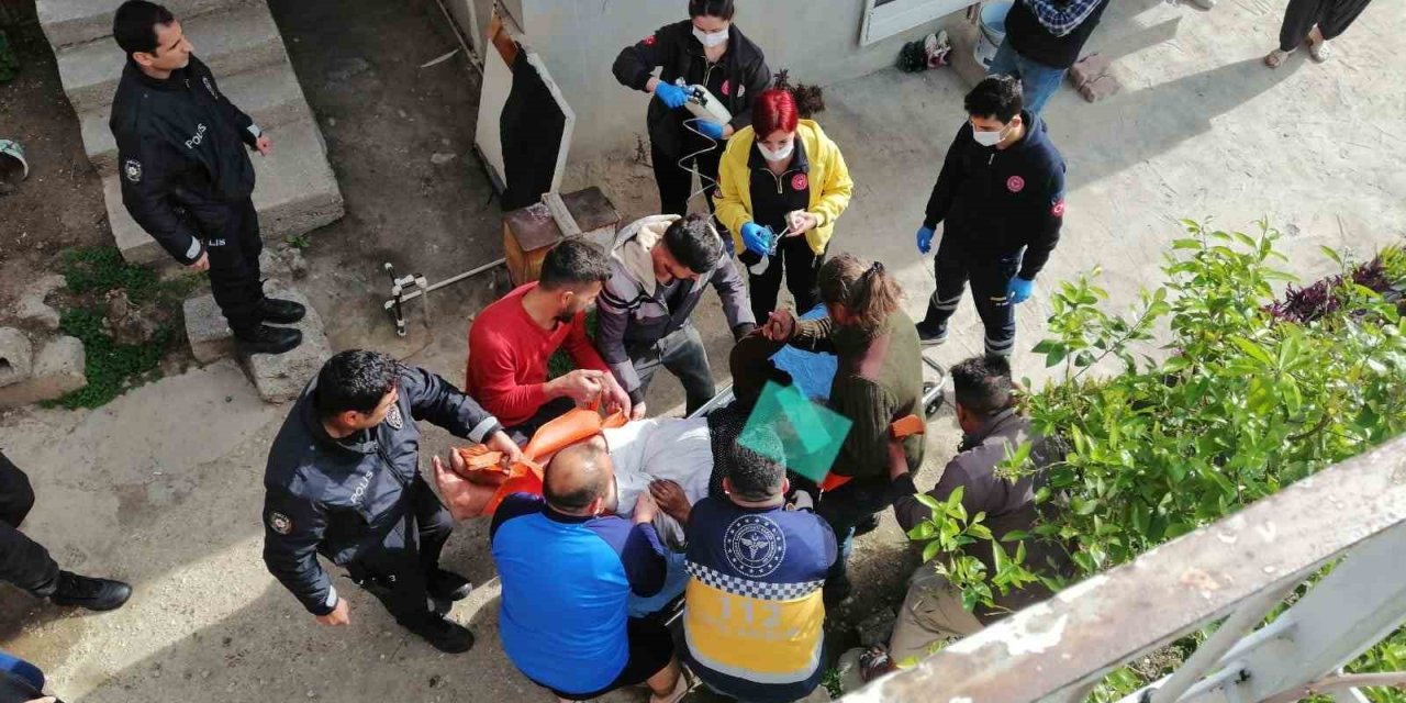 Yangında Yaşlı Kadını İtfaiye Ekibi Kurtardı