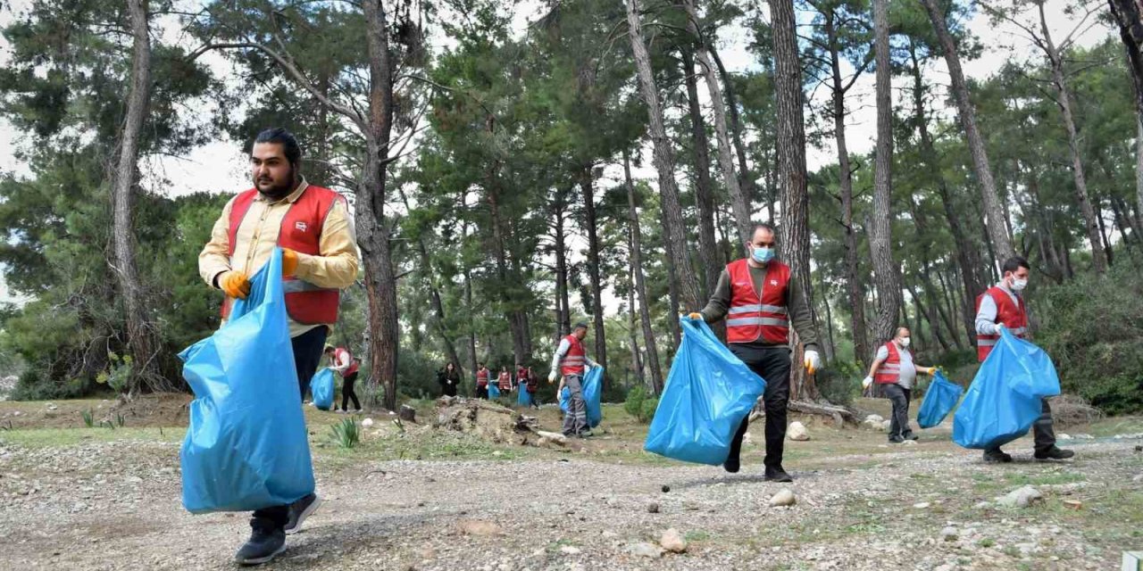 Sıfır Atık Günü’nde Ormanı Temizlediler
