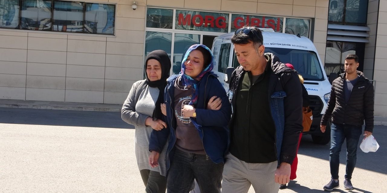 Depremzede Annesini, Kazada Kaybeden Kadından En Acı Feryat: "ne Olur Götürmeyin"