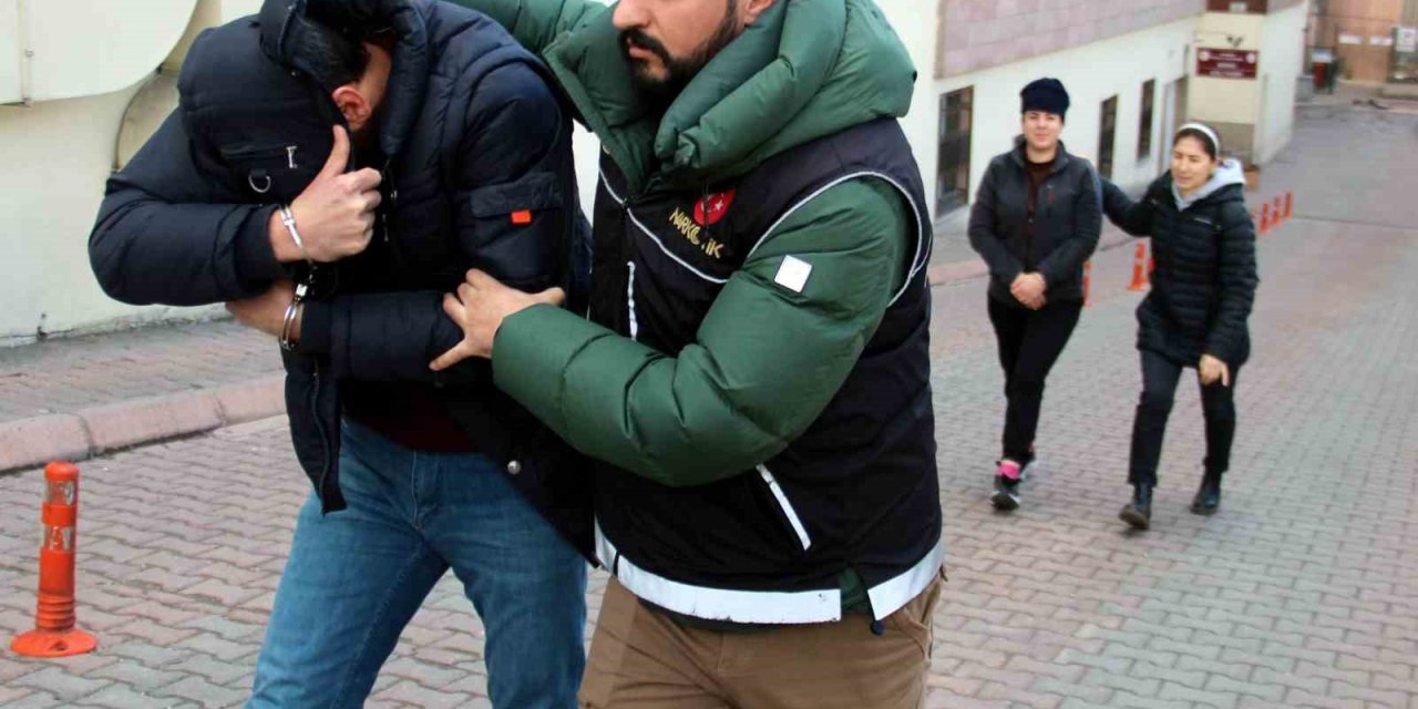 Uyuşturucu Taciri 4 Kişi Adliyede