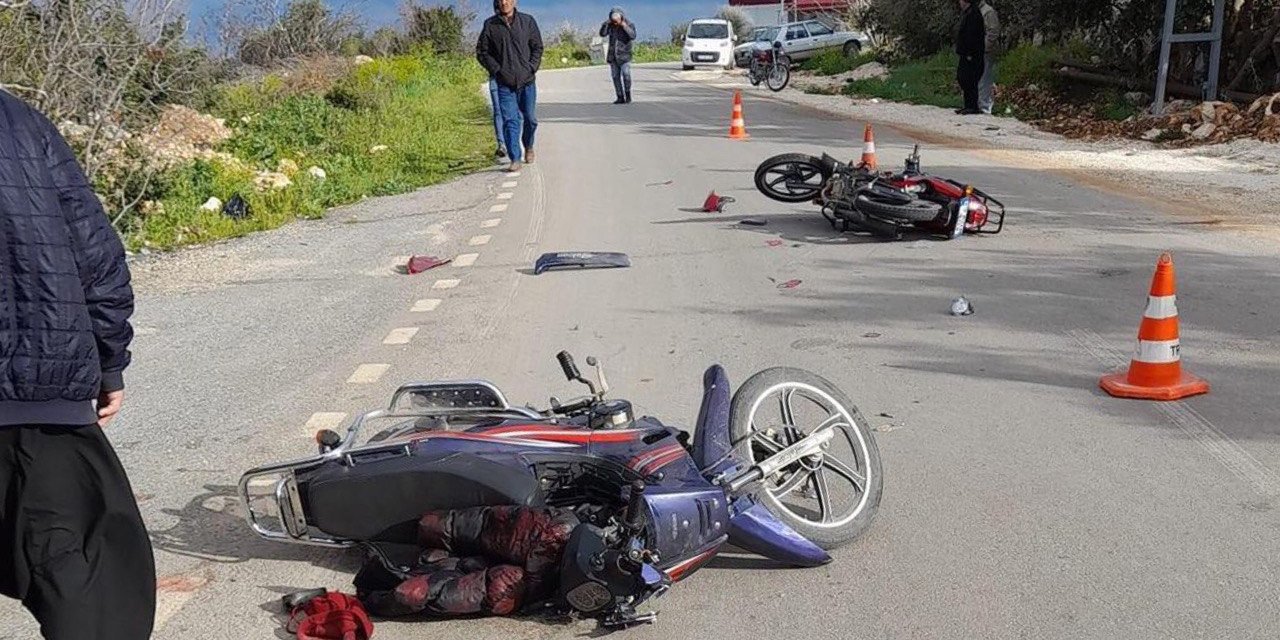 Motosikletler Kafa Kafaya Çarpıştı: 3 Yaralı