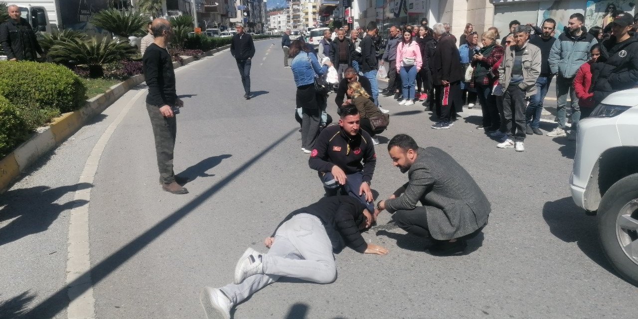 Antalya’da Kamyonetin Çarptığı Anne Ve Oğlu Yaralandı