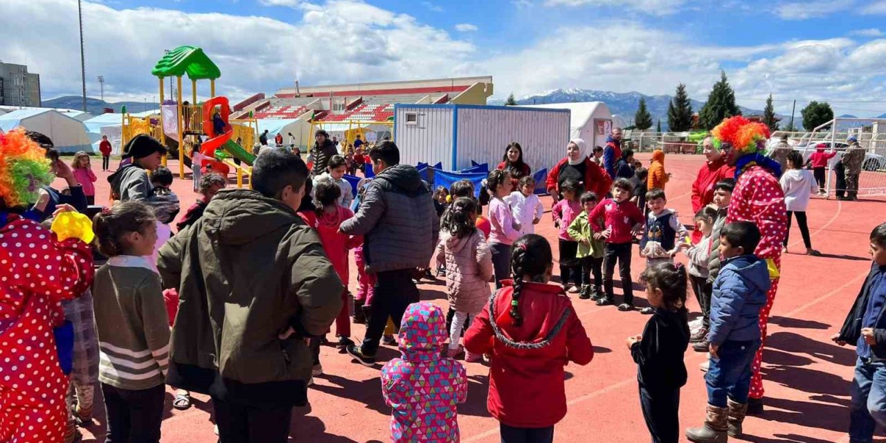Talas Gençlik Merkezi, Depremin İzlerini Siliyor