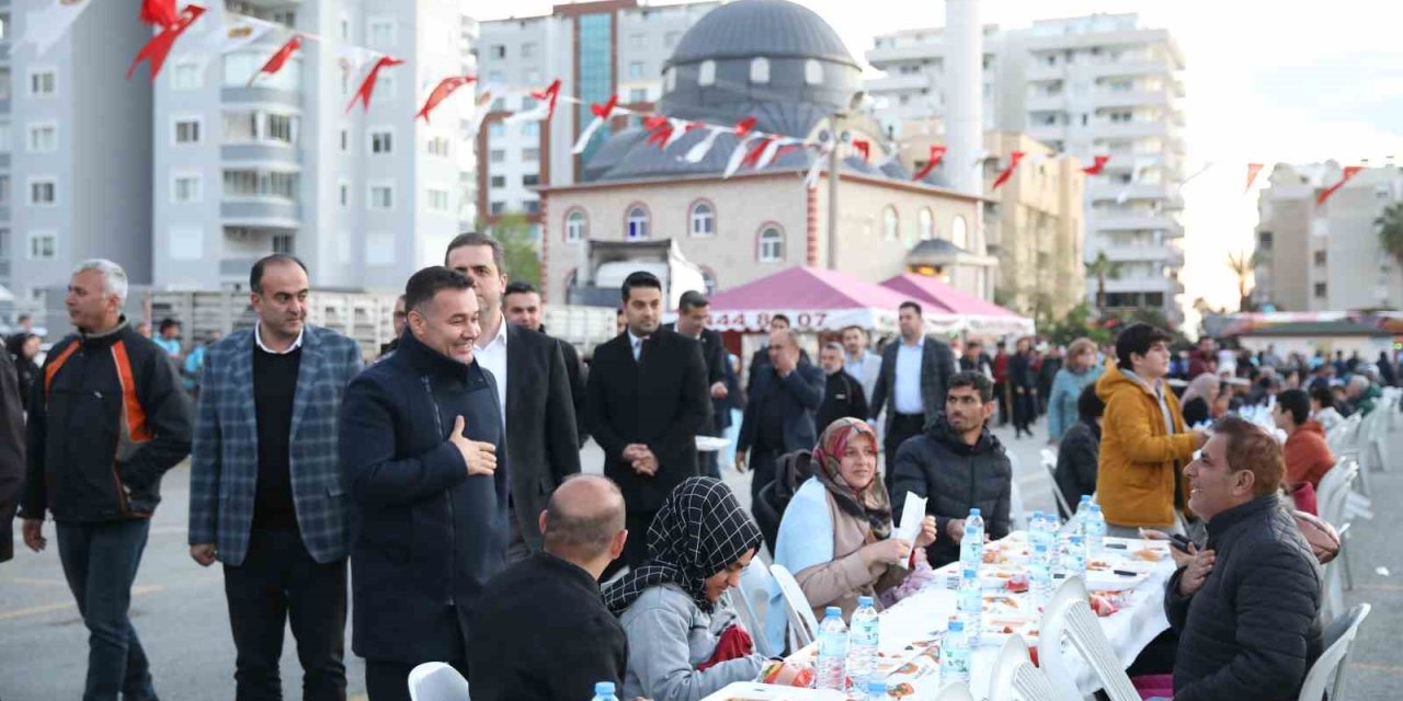 Başkan Yücel, Vatandaşlarla İftarda Buluştu