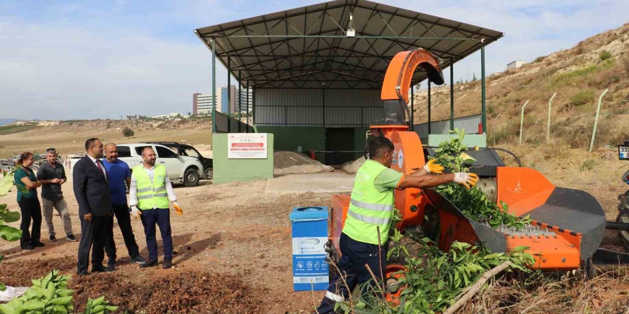 Toroslar’da Üreten Kadınlara Kompost Gübre Dağıtıldı