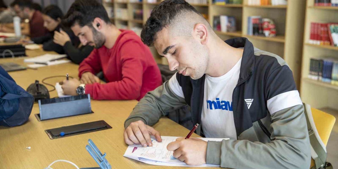 Adres Okuma Salonu, Depremzede Öğrencilerin Uğrak Noktası Oldu