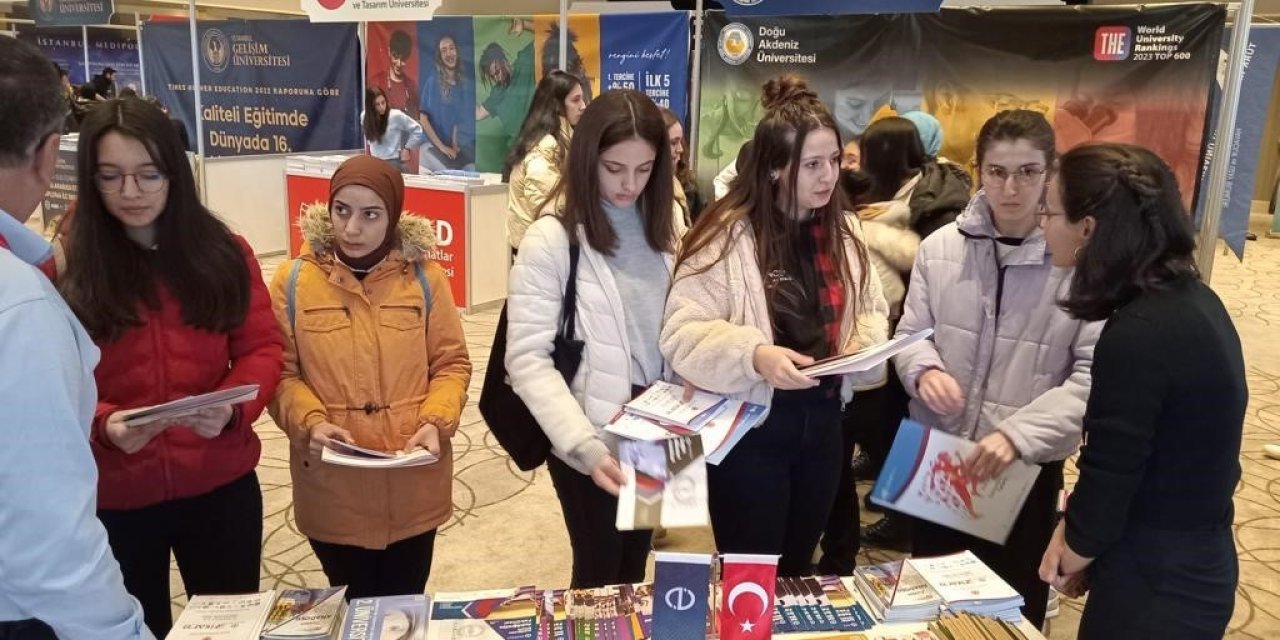 Anadolu Üniversitesi, Eğitim Fuarlarında Yoğun İlgi Görüyor