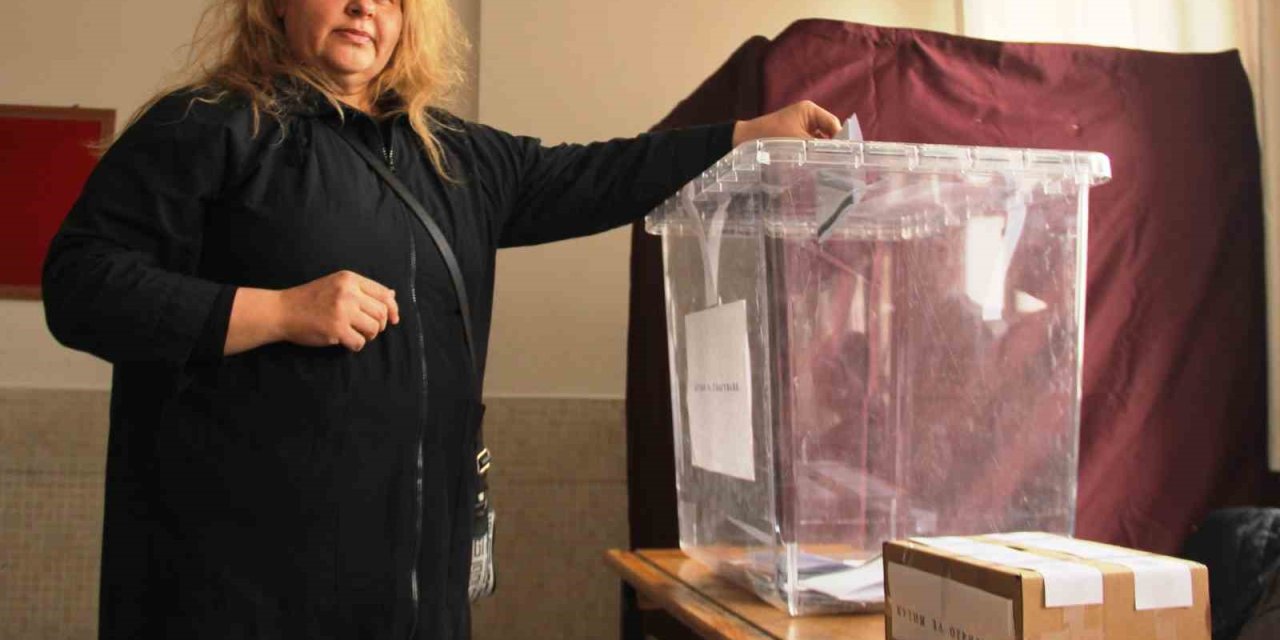 Konya’da Çifte Vatandaşlar Bulgaristan Seçimleri İçin Sandık Başına Gitti