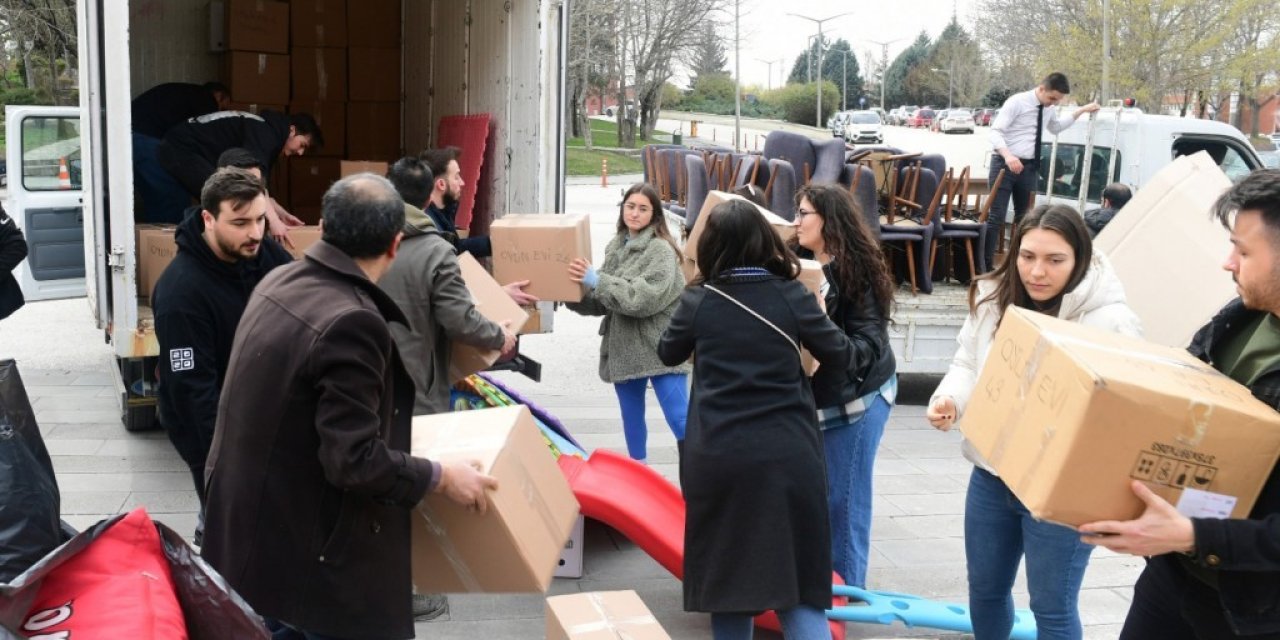 ’1 Oyuncak 1 Mutluluk Kampanyası’ Yardımları Deprem Bölgesine Ulaştı