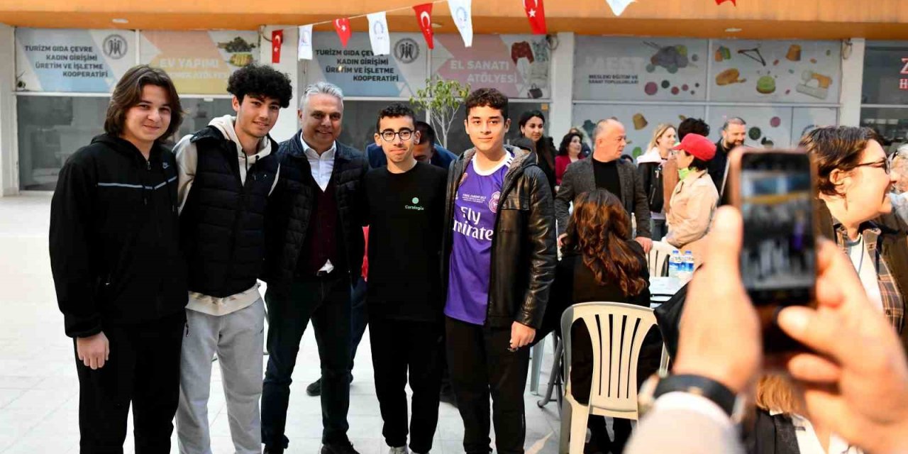 Başkan Uysal, ‘bir Elimiz Deprem Bölgesinde’