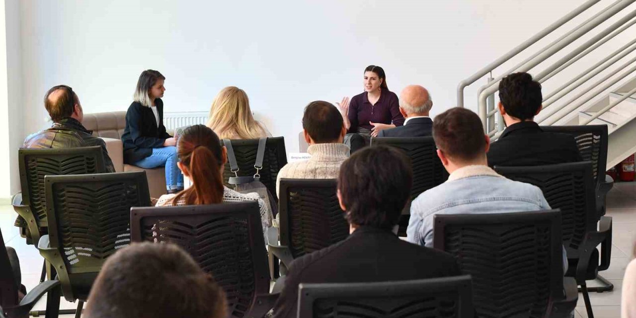 Kriz Dönemlerinde Sosyal Girişimler Ve Etkili Çözümleri Etkinliği