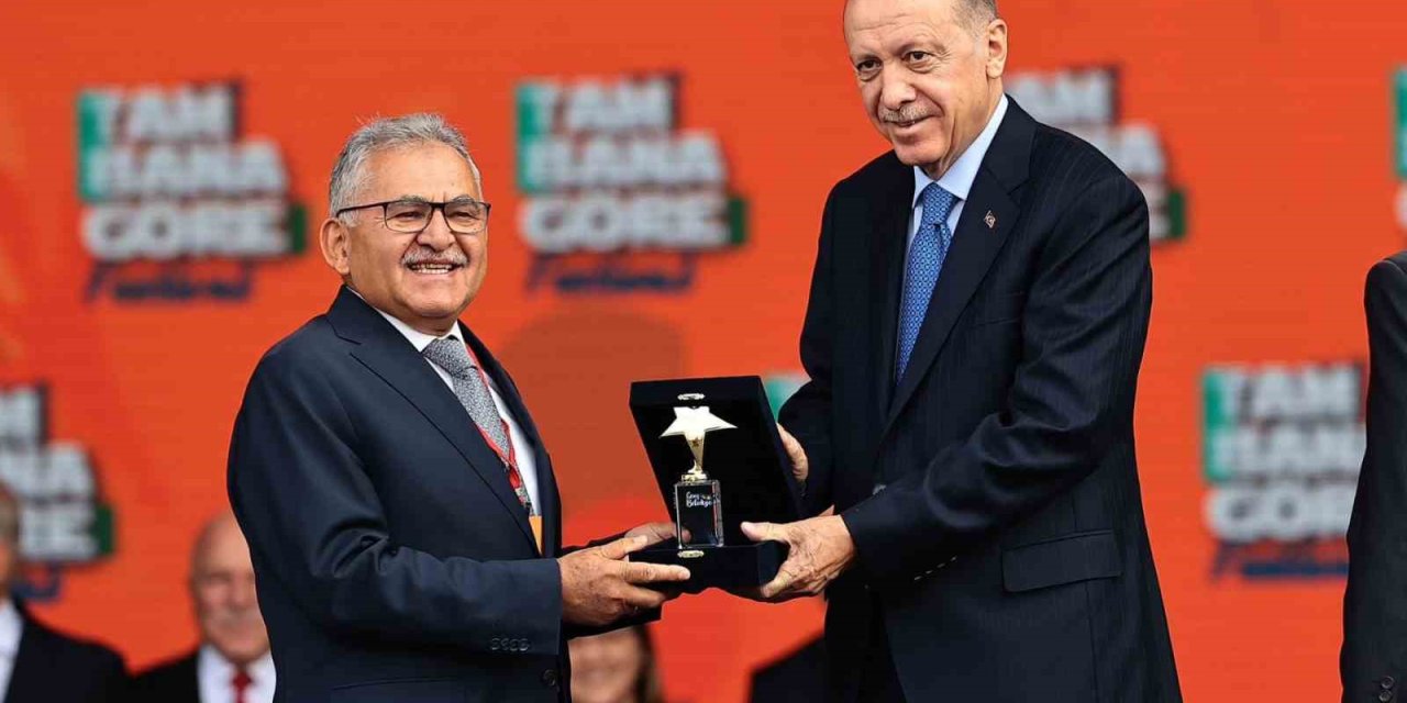 Başkan Büyükkılıç, 4 Yılda 29 Ödül Alarak Yatırım Ve Hizmetleri Taçlandırdı