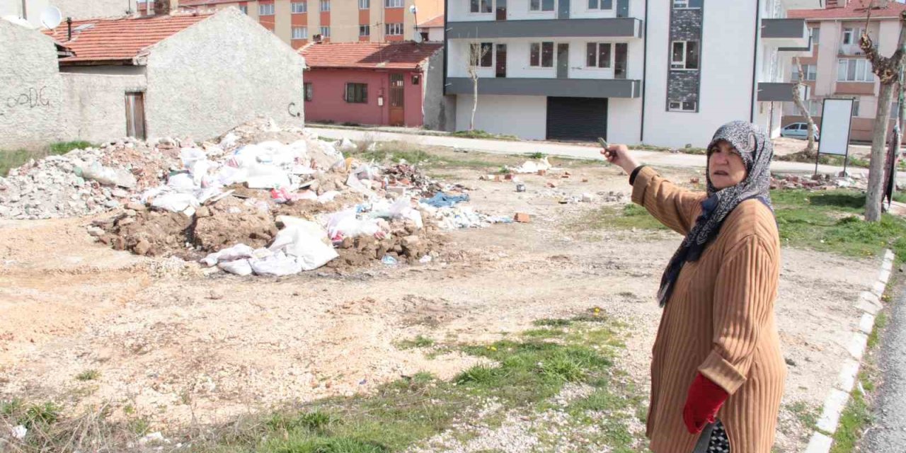 Mahalle Halkı Boş Arazilere Moloz Dökümünden Şikâyetçi